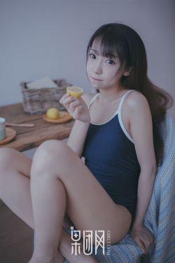 穿盔甲的少女